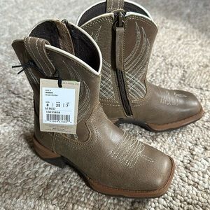Never been worn little boys Ariat Boots in size 8 toddler.